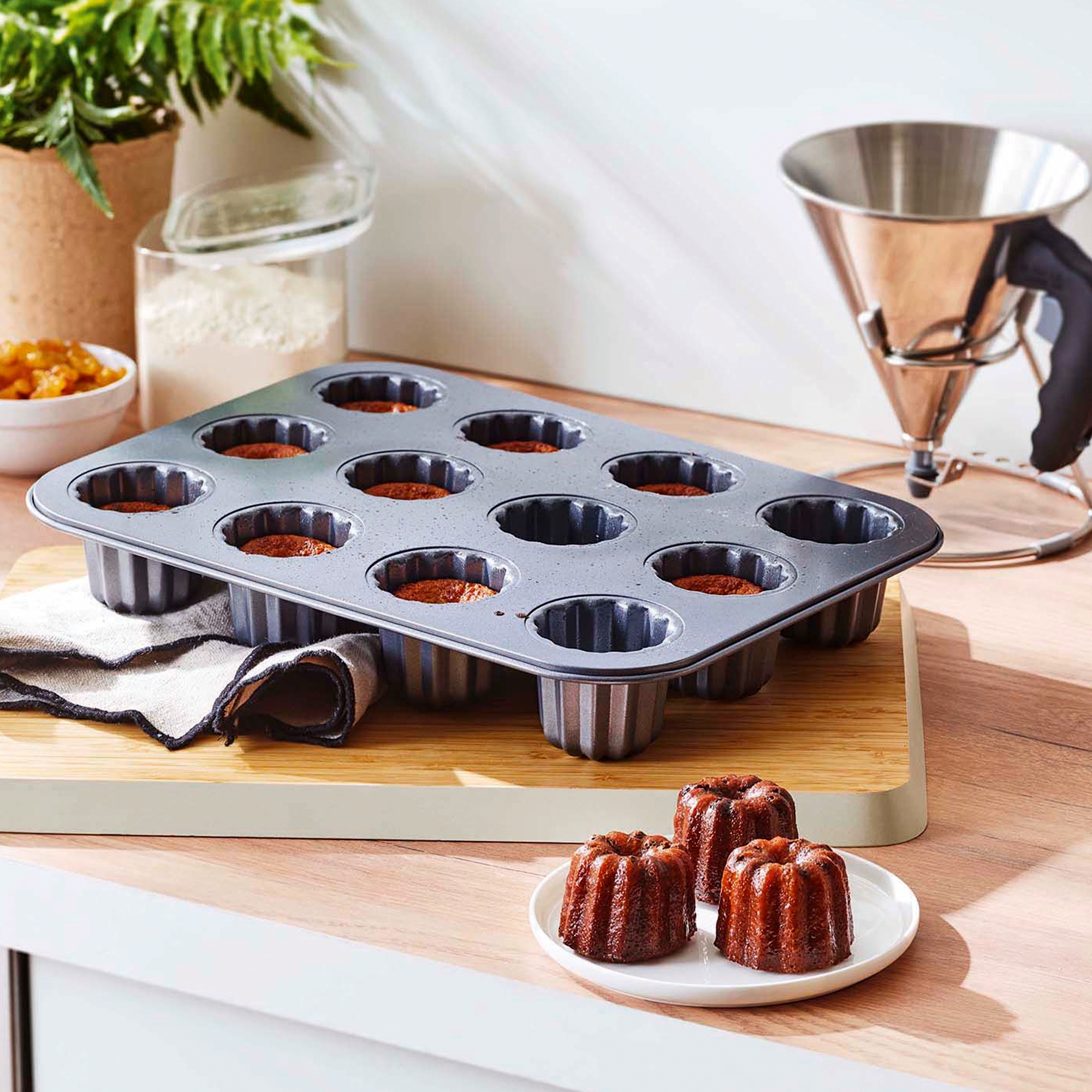 de Buyer - Tray 12 Cannele  - non-stick de Buyer - Tray 12 Cannele  - non-stick